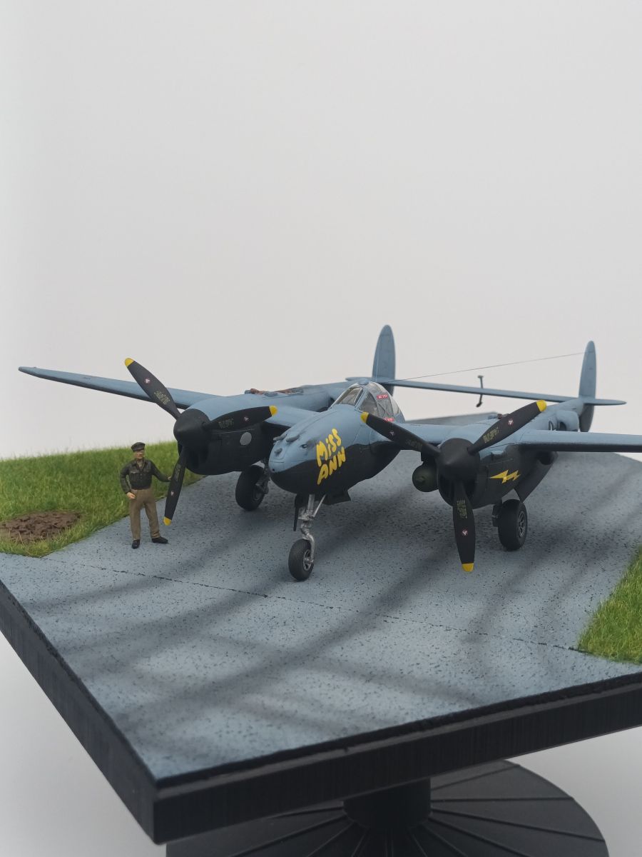 P 38 schaal 1/72