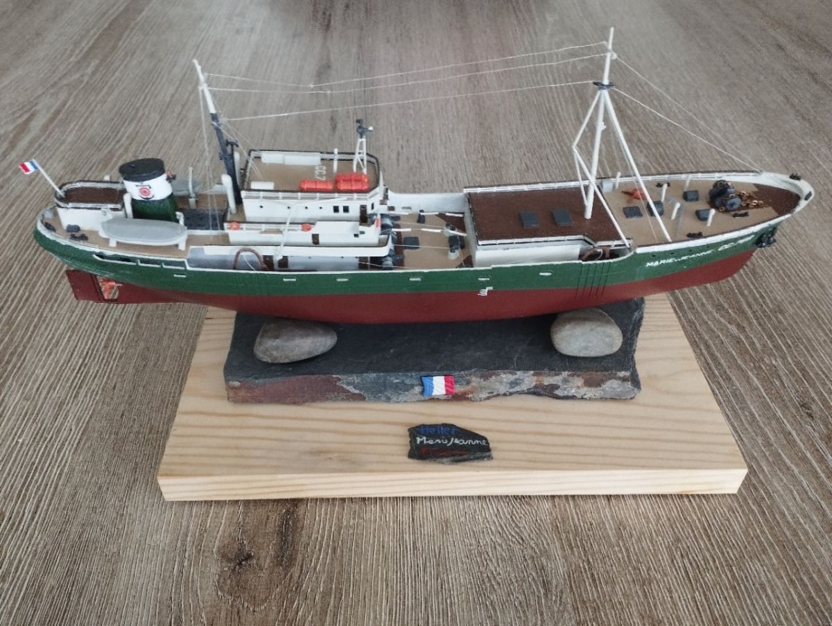 Heller 1/200 Vissersboot Marie-Jeanne