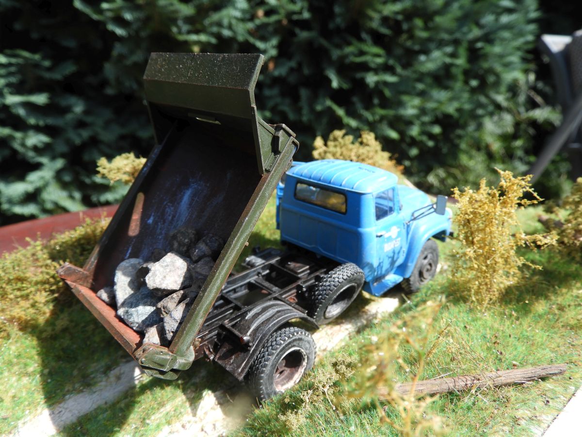 Zvezda 1/43 Zil-130 Kiepwagen